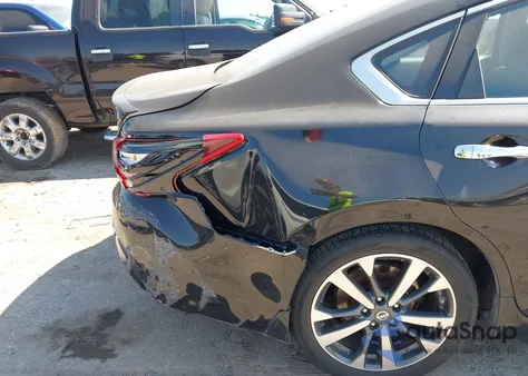 2017 Nissan Altima 3.5 Sr z USA, uszkodzony, nr VIN 1N4BL3AP9HC168703